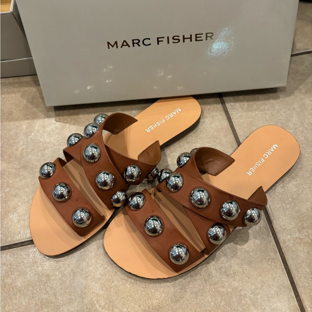 Marc fisher size 6 sandals